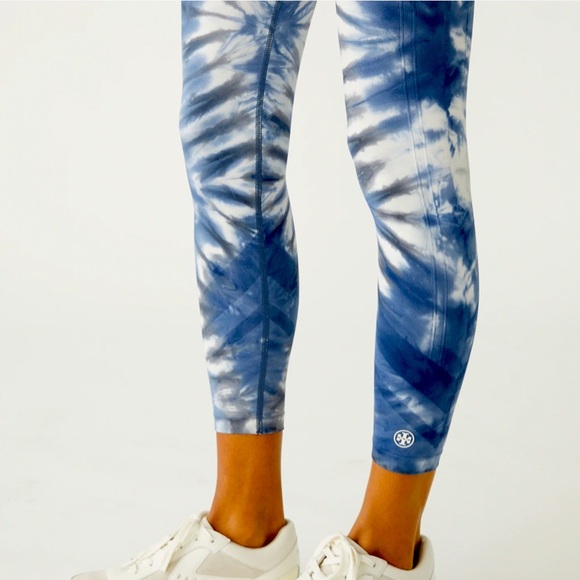 TORY BURCH SPORT HIGH-RISE SEAMLESS TIE-DYE 7/8 LEGGINGS IN TORY NAVY SIZE SMALL - Picture 5 of 6